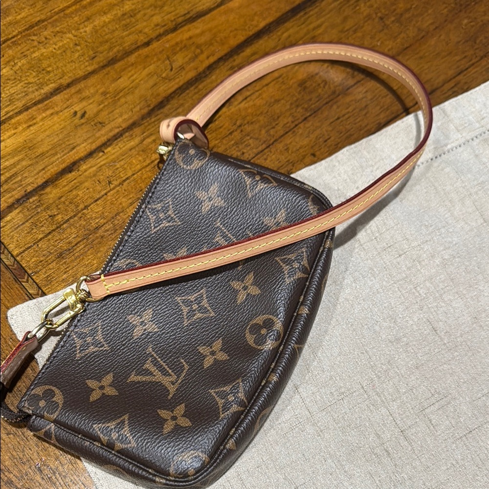 Authentic LV mini bag! In excellent condition!
